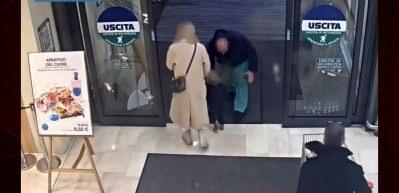 İtalya'da bir İsrail vatandaşı anne ve bebeğine saldırdı: Bebeğin uyluk kemiği kırıldı