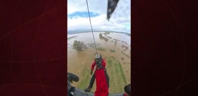 Aydın&rsquo;da selde mahsur kalan vatandaş Jandarma helikopteriyle kurtarıldı