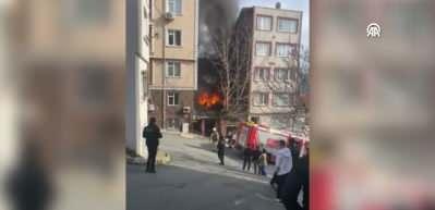 Beyoğlu&rsquo;nda gecekonduda yangın