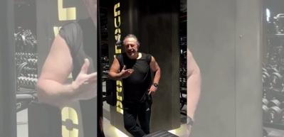 Cem Yılmaz yeni filmine hazırlanıyor: &Uuml;nl&uuml; komedyenden kas şov!