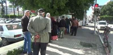 Hatay'da ismini vermeyen hayırsever her g&uuml;n 6 bin ekmek dağıtacak