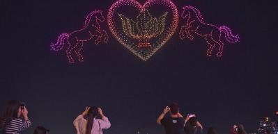 Havai fişekler tarihe karışıyor! &Ccedil;in bu g&ouml;steri i&ccedil;in tam iki bin tane kullandı!