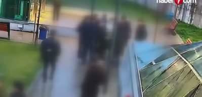 İstanbul'da metro &ccedil;ıkışında dehşet! Yardım etmek istedi 6 yerinden bı&ccedil;aklandı!