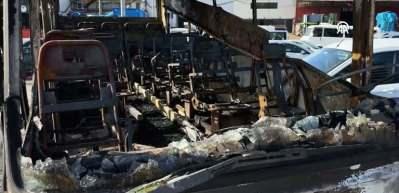 İzmir&rsquo;de park halindeki midib&uuml;ste yangın: 16 yaşındaki &ccedil;ocuk hayatını kaybetti