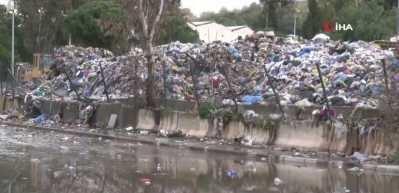 İzmir'deki &ccedil;&ouml;p yığınlarna vatandaşlar isyan etti