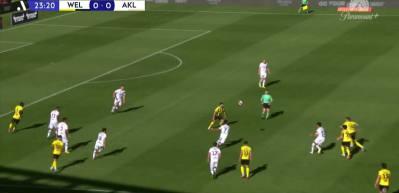 G&ouml;r&uuml;nt&uuml;ler Avustralya'dan: Kalecinin talihsiz anları viral oldu