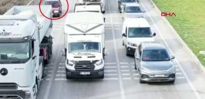 Kırmızı ışıkta s&uuml;r&uuml;c&uuml; değişikliğine 46 bin TL ceza