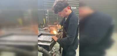 Kocaeli'de 16 yaşında &ouml;ld&uuml;r&uuml;len Rıdvan Saygın'ın acılı babası asıl failin dışarda olduğunu s&ouml;yledi