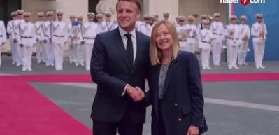 Macron, Fransa'da sağcı gencin &ouml;l&uuml;m&uuml;yle ilgili yorum yapan Meloni'ye tepki