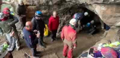 Mağarada mahsur kalan gen&ccedil; 9 saat sonra kurtarıldı