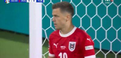 Merih Demiral g&ouml;n&uuml;llere taht kurdu! Her g&uuml;n iftar sofrası kurduracak