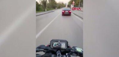 Motosikletin otomobile &ccedil;arptığı kaza kask kamerasında