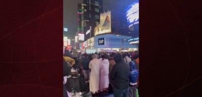 New York Times Meydanı&rsquo;nda teravih namazı