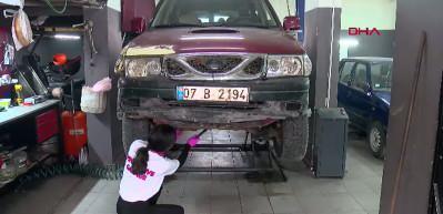 Sanayinin "pembe eldivenli" ustası: 21 yaşındaki kadın tamirci ezber bozuyor