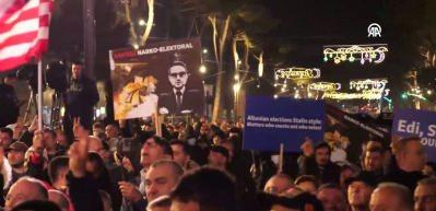 Tiran'da binlerce kişi Rama h&uuml;k&uuml;metinin istifasını istedi