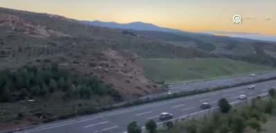 Toprak kayması nedeniyle ulaşıma kapatılan İstanbul-İzmir Otoyolu yeniden a&ccedil;ıldı