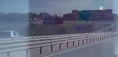 Pes artık dedirten olay! 87 yaşındaki s&uuml;r&uuml;c&uuml; metrelerce ters şeritte s&uuml;rd&uuml;