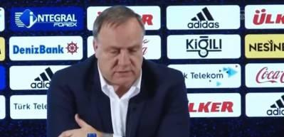 150 bin n&uuml;fuslu &uuml;lkeyi D&uuml;nya Kupası'na taşıyan Dick Advocaat, g&ouml;revinden ayrıldı