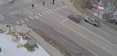 ABD'de iki ara&ccedil;, yolun aniden &ccedil;&ouml;kmesiyle &ccedil;ukura d&uuml;şt&uuml;