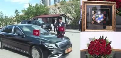 Bah&ccedil;eli'den Erdoğan'a doğum g&uuml;n&uuml;ne &ouml;zel '72 g&uuml;l' ve anlamlı tablo hediyesi!