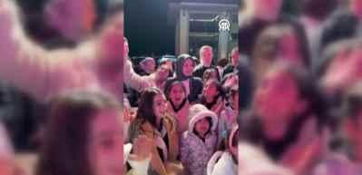 Bakan G&ouml;ktaş, &ccedil;ocuklarla "Kabe'de Hacılar" ilahisini s&ouml;ylediği anları paylaştı