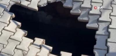 &Ccedil;anakkale'de yol &ccedil;&ouml;kt&uuml;: 2 metre derinliğinde devasa &ccedil;ukur oluştu