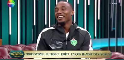 Fode Koita'dan canlı yayında 'Kabe'de Hacılar' performansı