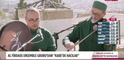 İspanyol m&uuml;zisyenler "Kabe'de hacılar" ilahisini seslendirdi