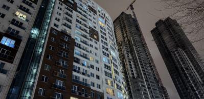 İstanbul'da bir sitede 2 kişi silahla vurulmuş halde &ouml;l&uuml; bulundu