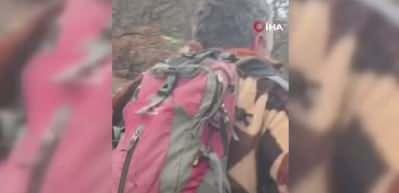 Kuş g&ouml;zlemi i&ccedil;in &ccedil;ıktığı arazide ayı ile karşı karşıya kaldı!