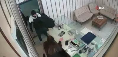 Malatya&rsquo;da kuyumcu soygunu girişimi kamerada: Zanlılar yakalandı