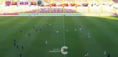 4 ay sonra D&uuml;nya Kupası d&uuml;zenlenecek: Meksika'da ma&ccedil; sırasında &ccedil;atışma &ccedil;ıktı