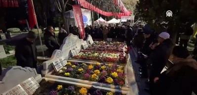 Necmettin Erbakan mezarı başında dualarla anıldı