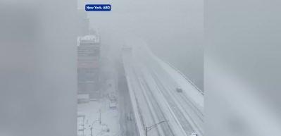  New York&rsquo;ta meydana gelen kar fırtınası hayatı olumsuz etkiledi