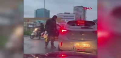 Pendik'te tartıştığı s&uuml;r&uuml;c&uuml;y&uuml; kolundan tutup otomobilden indirmeye &ccedil;alıştı