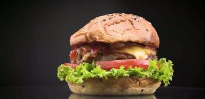 Az pişmiş et &ccedil;ocukları hedef alıyor: Diyalize kadar &ouml;l&uuml;mc&uuml;l bir tehdide d&ouml;n&uuml;ş&uuml;yor!