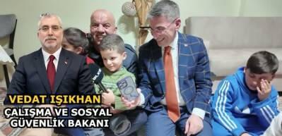 Bakan Vedat Işıkhan Filistinli Gazi M&uuml;min ve ailesini telefonla aradı