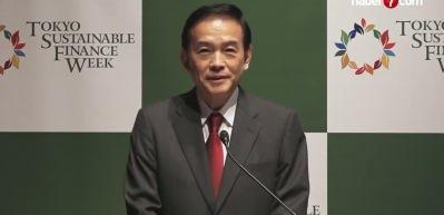 Dev serveti bırakıp tarlaya indi