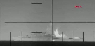 ABD, İran&rsquo;a ait savaş gemisinin torpido ile vurulma anlarını paylaştı