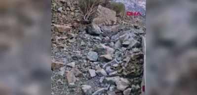G&uuml;m&uuml;şhane- Giresun kara yolunda heyelan!