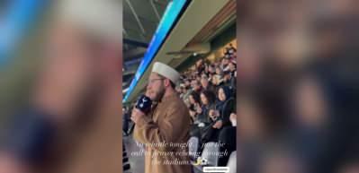 İngiliz devinin stadında iftar! Ezanı T&uuml;rk imam okudu