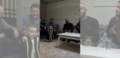 "Kabe&rsquo;de Hacılar"a minik ritim: Celal Karat&uuml;re&rsquo;nin paylaşımı g&uuml;ndem oldu