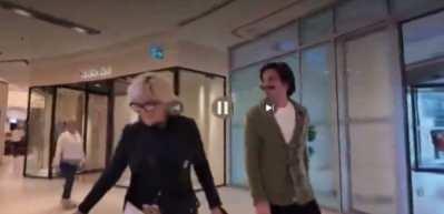 Semiramis Pekkan'ın k&ouml;peğiyle AVM'deki g&ouml;r&uuml;nt&uuml;leri olay oldu