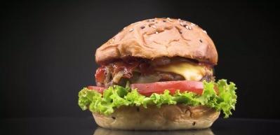 Uzman isimden 'dikkatli t&uuml;ketin' uyarısı: Kanlı ishalle başlıyor, b&ouml;brekten ettiriyor