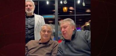 Teknik direkt&ouml;r Şenol G&uuml;neş  ile İsmail T&uuml;r&uuml;t şarkı s&ouml;yledi! O anlar b&uuml;y&uuml;k ses getirdi