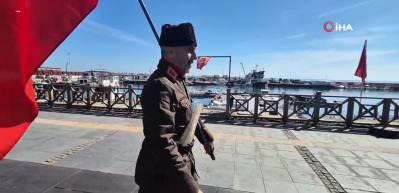 8 yıldır İstanbul'dan &Ccedil;anakkale'ye y&uuml;r&uuml;yor! Vatandaşların ilgisiyle karşılaştı