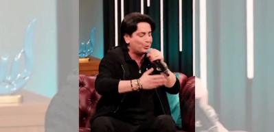 90'ların efsane ismi Murat Başaran "Kabe'de Hacılar" performansıyla mest etti!