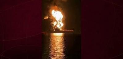 Basra K&ouml;rfezi alev alev: Petrol tankeri vuruldu