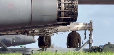 Amerikan B-1 bombardıman u&ccedil;aklarına devasa m&uuml;himmatlar y&uuml;klenirken g&ouml;r&uuml;nt&uuml;lendi