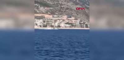 Akdeniz'de g&ouml;&ccedil;men botu, Sahil G&uuml;venlik botuna &ccedil;arptı: 14 &ouml;l&uuml;